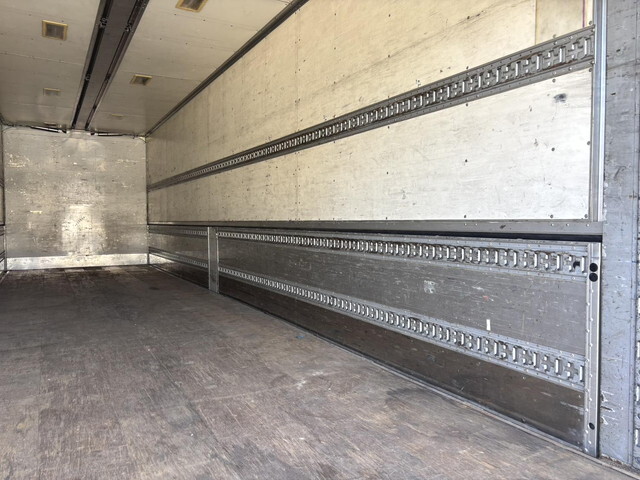 いすゞギガアルミウイング大型（10t）[写真09]