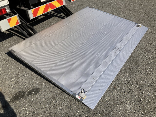 三菱ふそうキャンターアルミバン小型（2t・3t）[写真20]