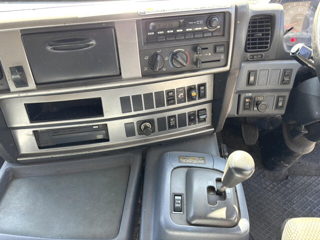 日野プロフィアセルフローダー大型（10t）[写真34]