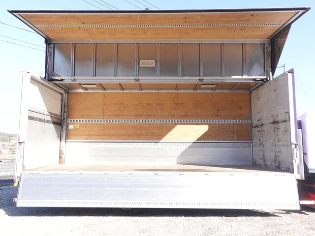 いすゞフォワードアルミウイング中型（4t）[写真13]