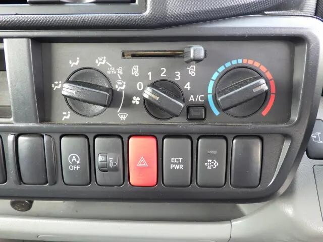 日野デュトロ保冷バン小型（2t・3t）[写真11]