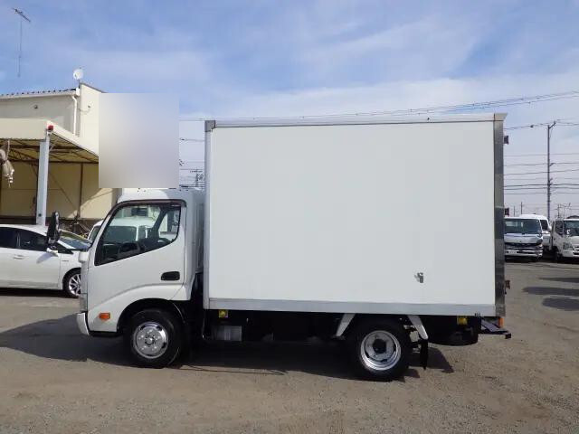 日野デュトロ保冷バン小型（2t・3t）[写真03]
