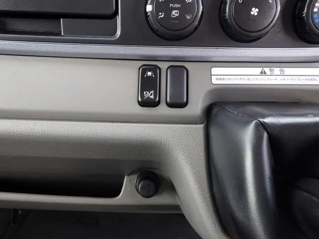 三菱ふそうキャンターアルミバン小型（2t・3t）[写真12]