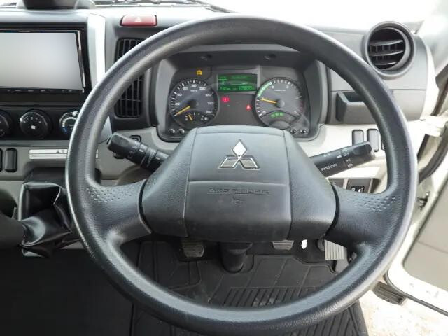 三菱ふそうキャンターアルミバン小型（2t・3t）[写真16]