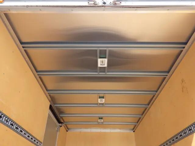 三菱ふそうキャンターアルミバン小型（2t・3t）[写真20]