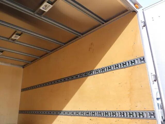 三菱ふそうキャンターアルミバン小型（2t・3t）[写真21]