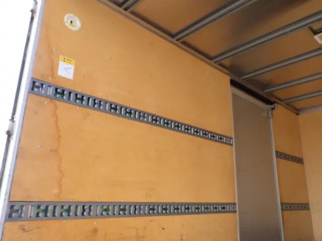 三菱ふそうキャンターアルミバン小型（2t・3t）[写真22]