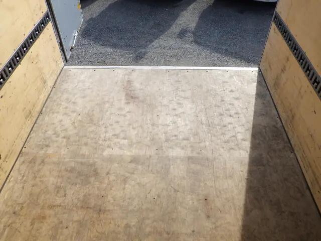 三菱ふそうキャンターアルミバン小型（2t・3t）[写真25]