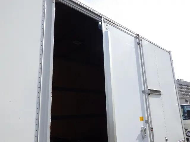 三菱ふそうキャンターアルミバン小型（2t・3t）[写真26]