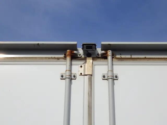 三菱ふそうキャンターアルミバン小型（2t・3t）[写真28]