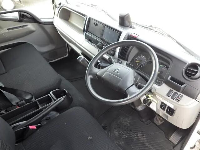 三菱ふそうキャンターアルミバン小型（2t・3t）[写真06]