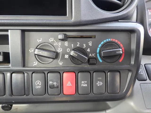 トヨタトヨエース平ボディ小型（2t・3t）[写真11]