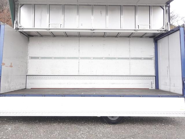 三菱ふそうファイターアルミウイング中型（4t）[写真12]