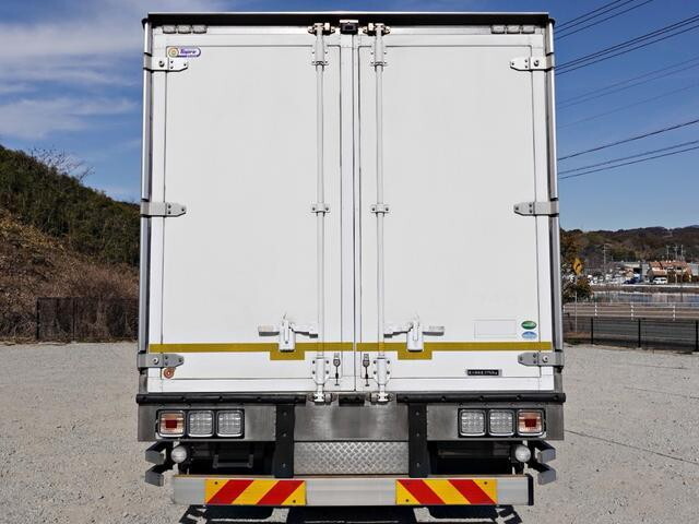 いすゞフォワード冷凍車（冷蔵車）中型（4t）[写真02]