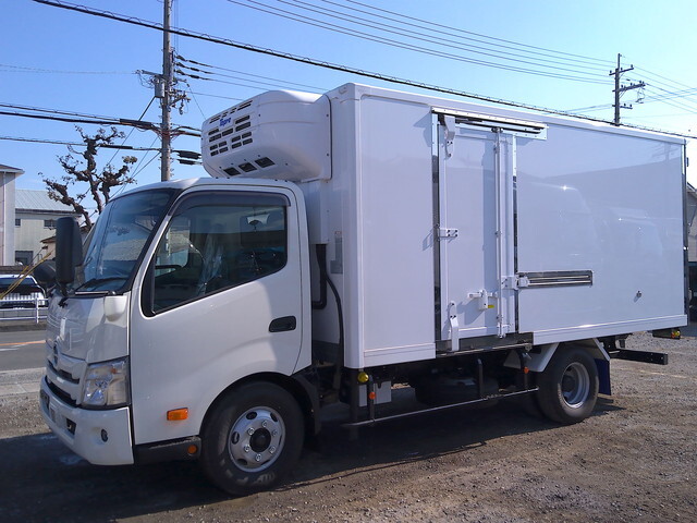 日野デュトロ冷凍車（冷蔵車）小型（2t・3t）[写真03]