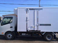 日野デュトロ冷凍車（冷蔵車）小型（2t・3t）[写真07]