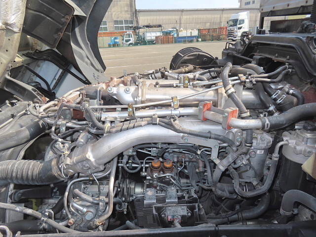 いすゞギガトレーラーヘッド（トラクターヘッド）大型（10t）[写真15]