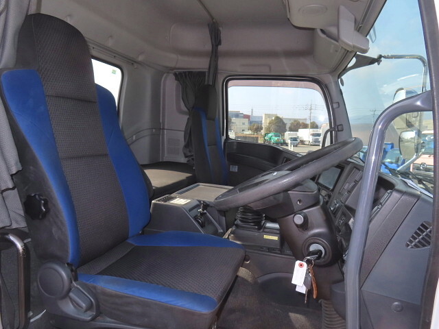 いすゞギガトレーラーヘッド（トラクターヘッド）大型（10t）[写真19]