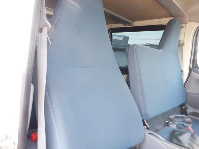 三菱ふそうキャンターダブルキャブ（Wキャブ）小型（2t・3t）[写真11]