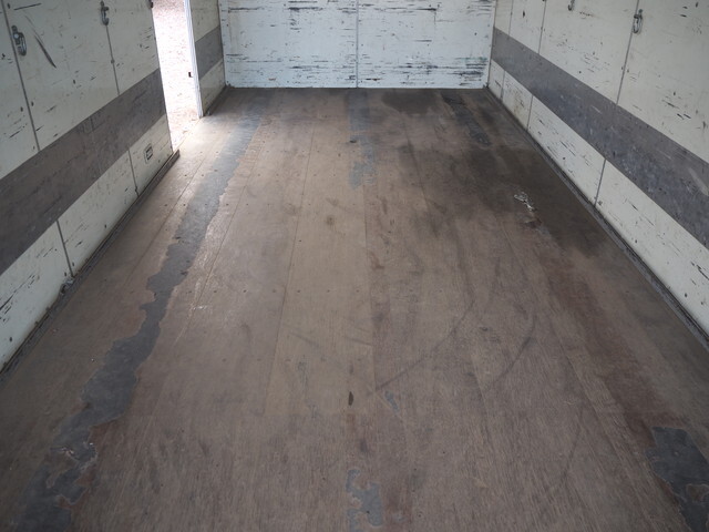 いすゞフォワードアルミバン中型（4t）[写真11]