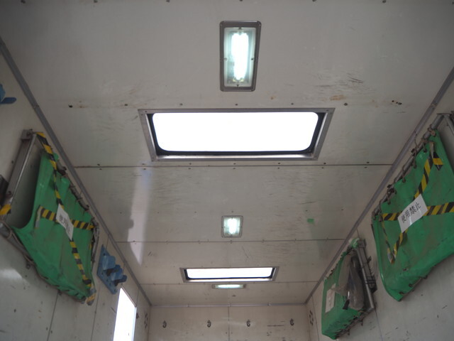 いすゞフォワードアルミバン中型（4t）[写真12]