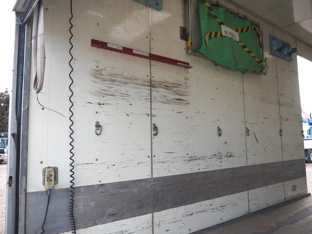 いすゞフォワードアルミバン中型（4t）[写真13]