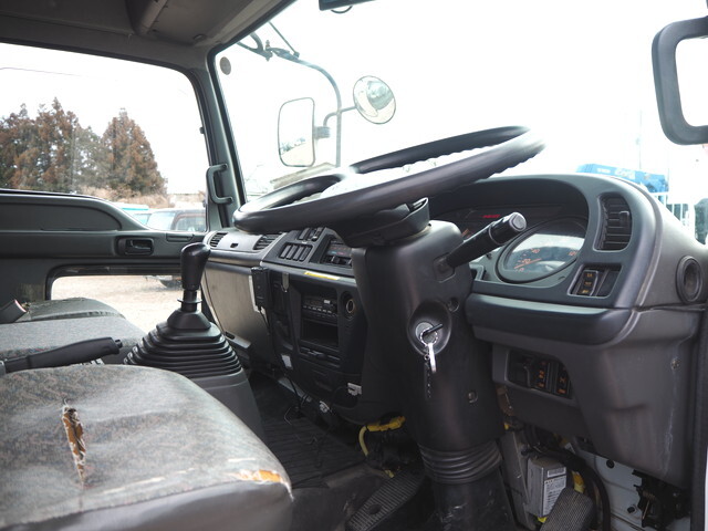 いすゞフォワードアルミバン中型（4t）[写真34]