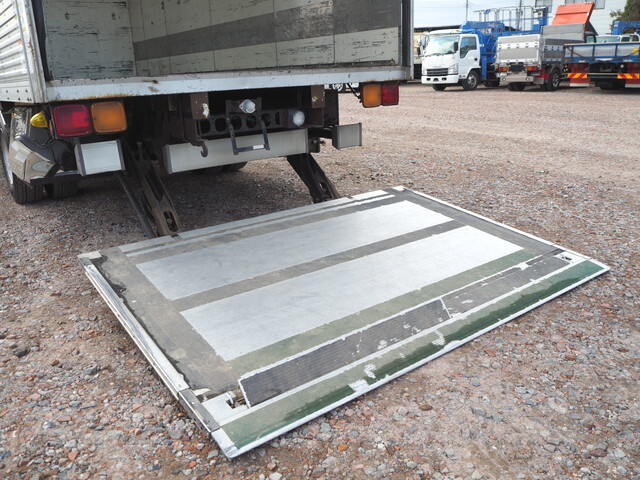 いすゞフォワードアルミバン中型（4t）[写真08]