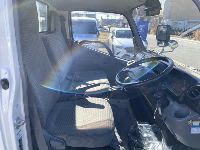 トヨタトヨエース平ボディ小型（2t・3t）[写真08]