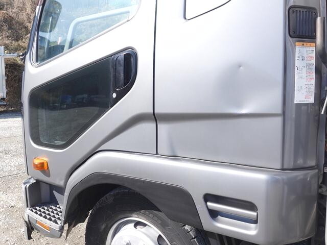 三菱ふそうファイター平ボディ増トン（6t・8t）[写真11]