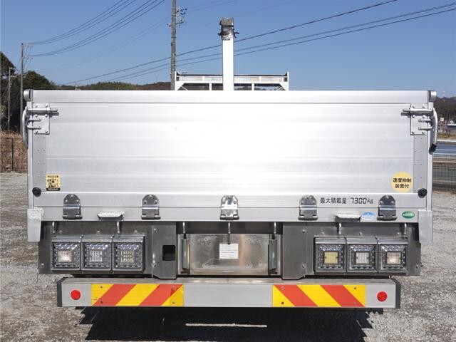 三菱ふそうファイター平ボディ増トン（6t・8t）[写真02]