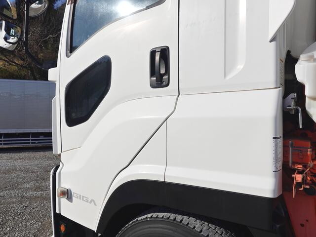 いすゞギガ冷凍車（冷蔵車）大型（10t）[写真11]