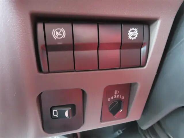 三菱ふそうキャンター平ボディ小型（2t・3t）[写真13]