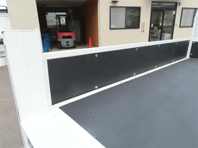 三菱ふそうキャンター平ボディ小型（2t・3t）[写真22]