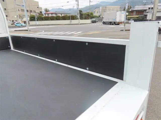 三菱ふそうキャンター平ボディ小型（2t・3t）[写真23]