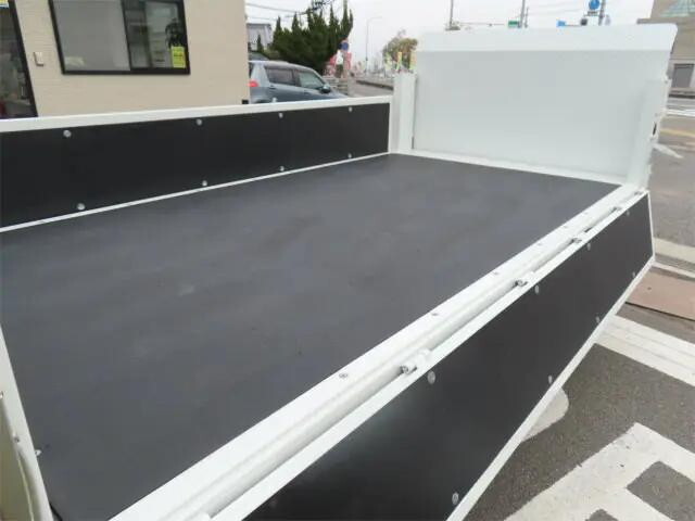 三菱ふそうキャンター平ボディ小型（2t・3t）[写真24]