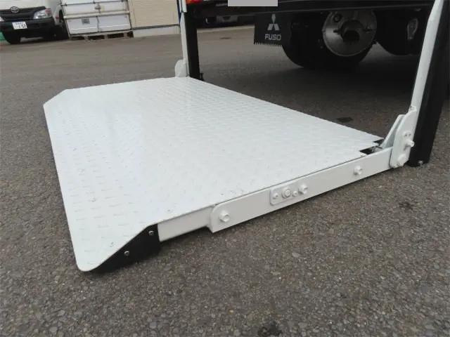 三菱ふそうキャンター平ボディ小型（2t・3t）[写真27]