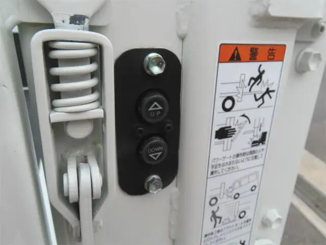 三菱ふそうキャンター平ボディ小型（2t・3t）[写真28]