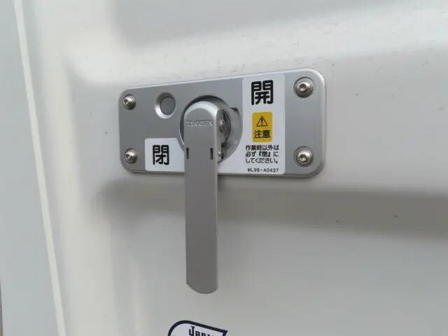 三菱ふそうキャンター平ボディ小型（2t・3t）[写真29]