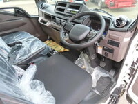 三菱ふそうキャンター平ボディ小型（2t・3t）[写真09]