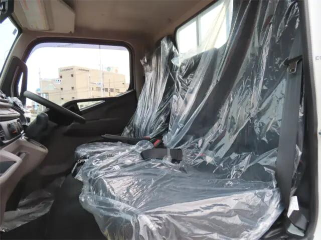 三菱ふそうキャンター平ボディ小型（2t・3t）[写真09]