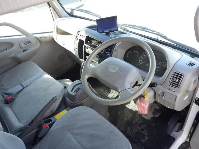 トヨタダイナアルミバン小型（2t・3t）[写真06]