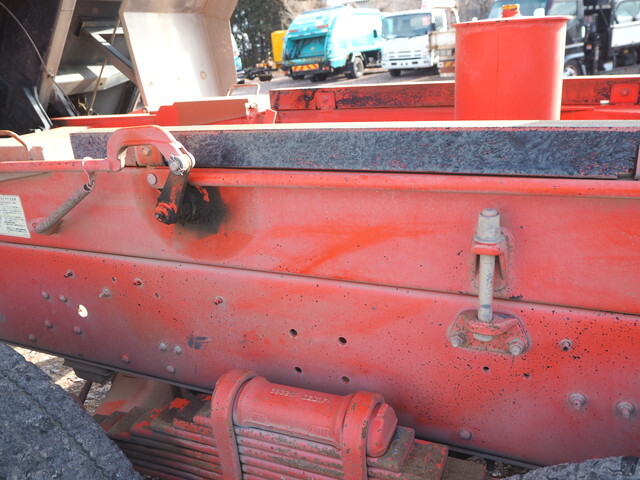 UDトラックスクオンダンプ大型（10t）[写真13]