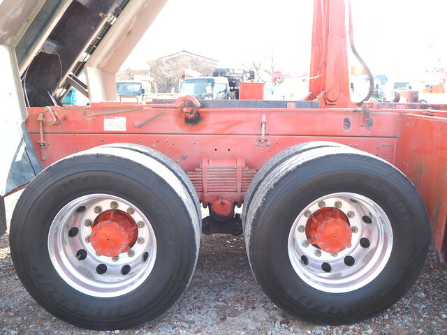 UDトラックスクオンダンプ大型（10t）[写真14]