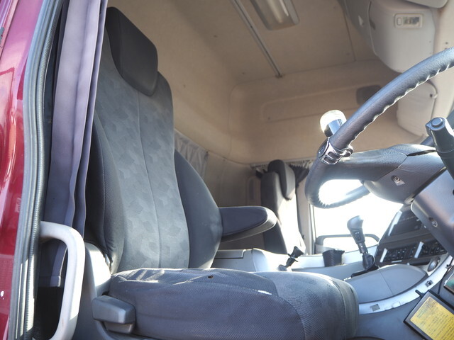 UDトラックスクオンダンプ大型（10t）[写真34]