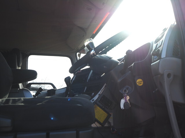 UDトラックスクオンダンプ大型（10t）[写真35]