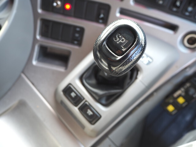 UDトラックスクオンダンプ大型（10t）[写真37]