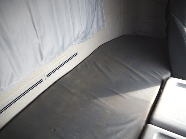 UDトラックスクオンダンプ大型（10t）[写真39]