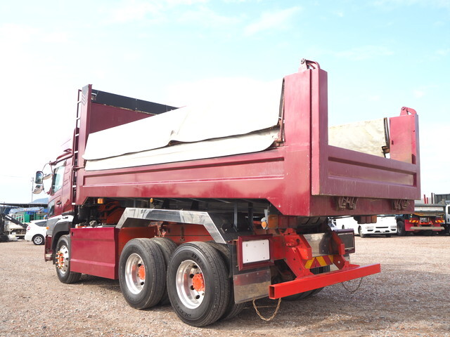 UDトラックスクオンダンプ大型（10t）[写真04]