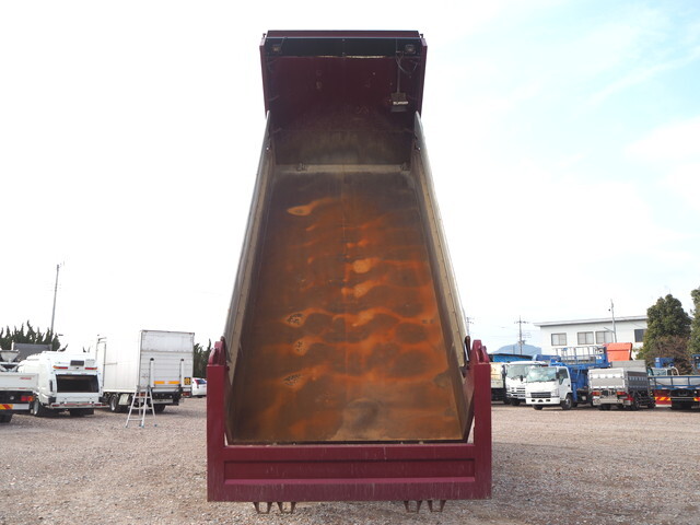 UDトラックスクオンダンプ大型（10t）[写真09]